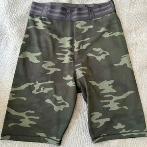 NEVER WORN L Good American Camo Biker Shorts